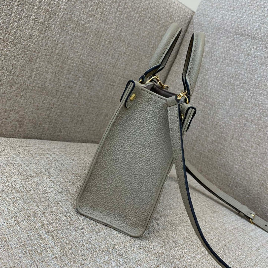 Louis Vuitton - « Cabas OnTheGo BB Petit »