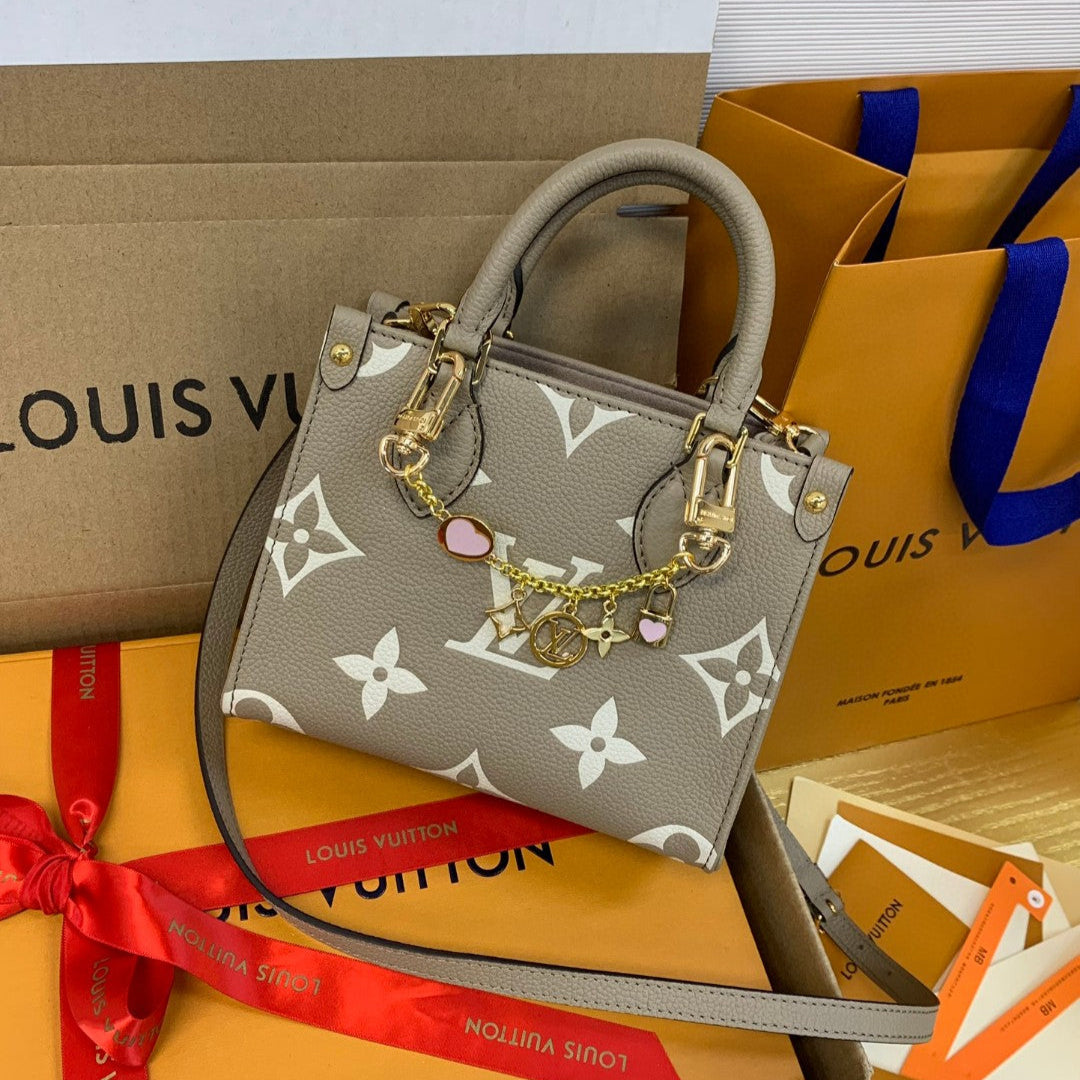 Louis Vuitton - « Cabas OnTheGo BB Petit »