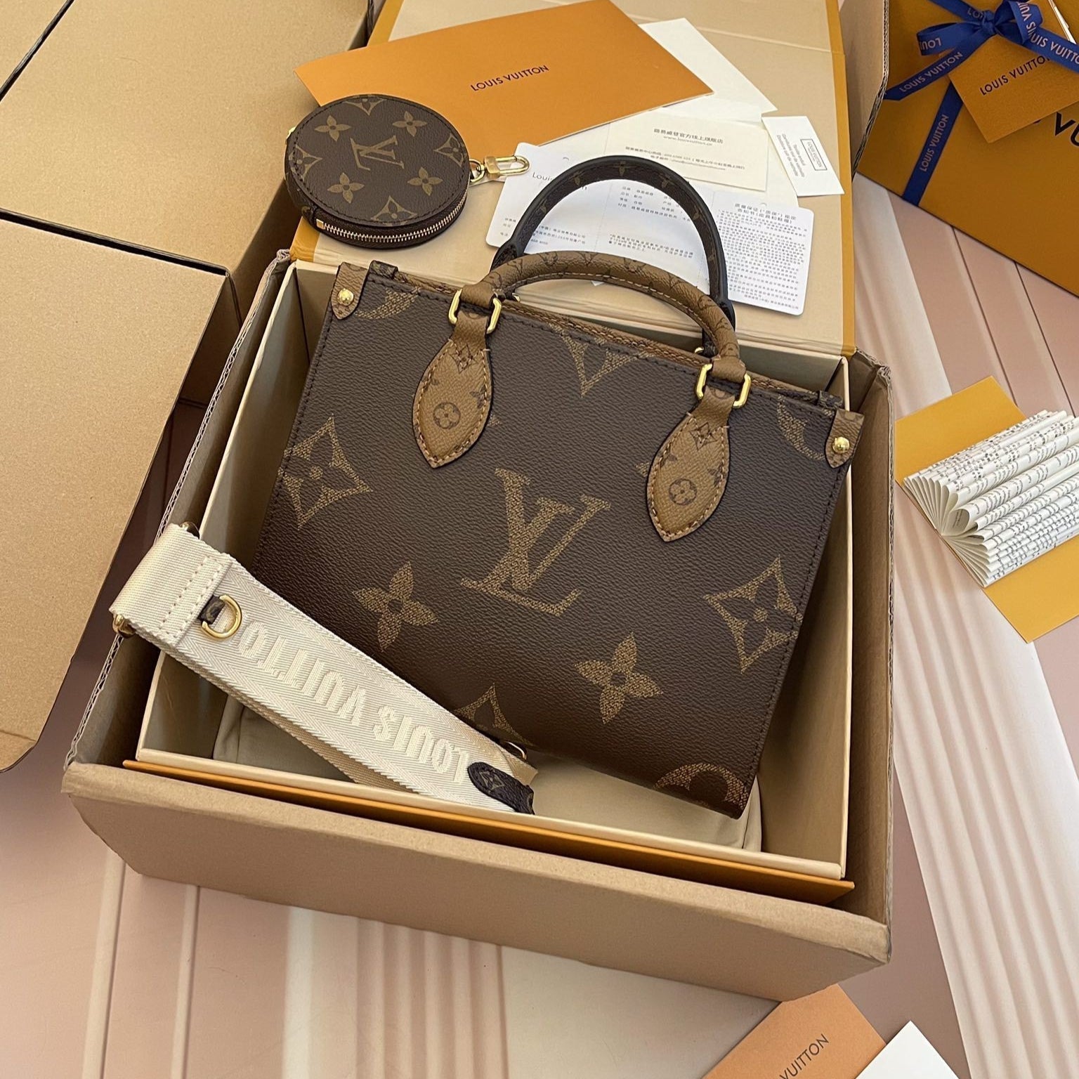 Louis Vuitton - « Petit Cabas OnTheGo BB Maron double »