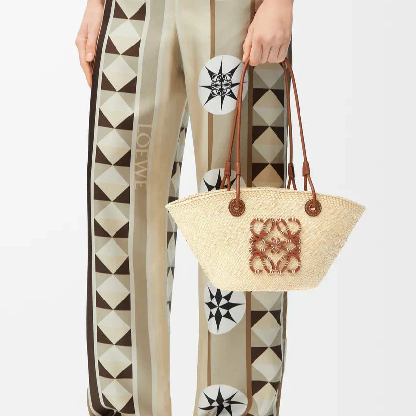 Loewe - « Petit panier Anagram en palmier Iraca et cuir de veau Natural Tan »