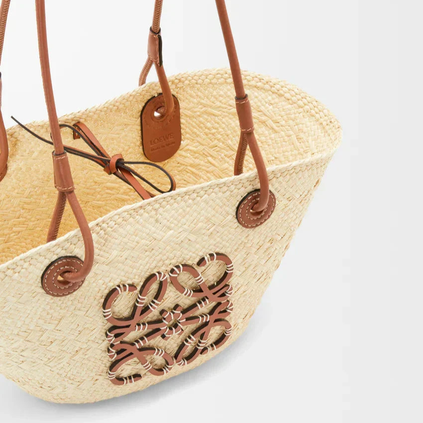 Loewe - « Petit panier Anagram en palmier Iraca et cuir de veau Natural Tan »