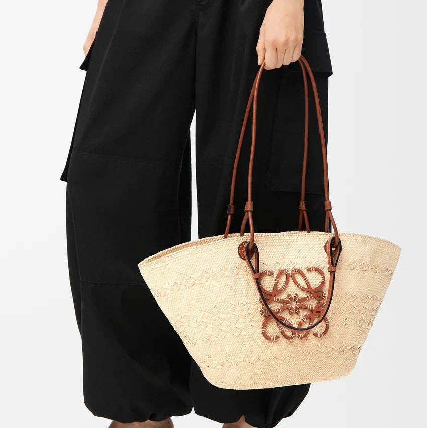 Loewe - « Panier Anagram en palmier Iraca et cuir de veau »