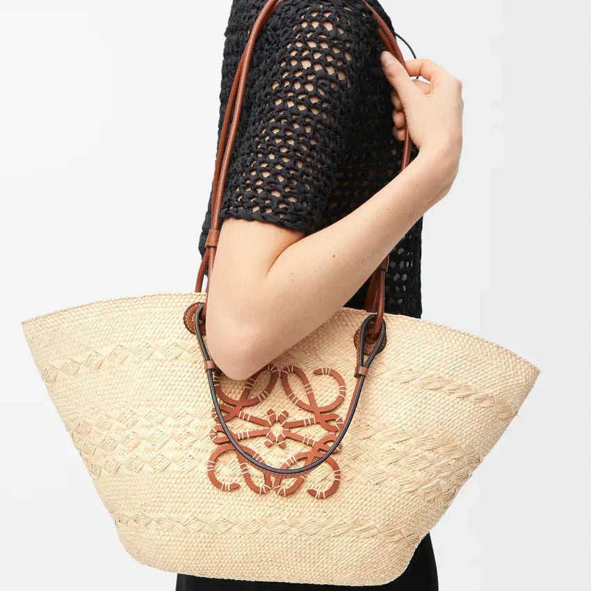 Loewe - « Panier Anagram en palmier Iraca et cuir de veau »