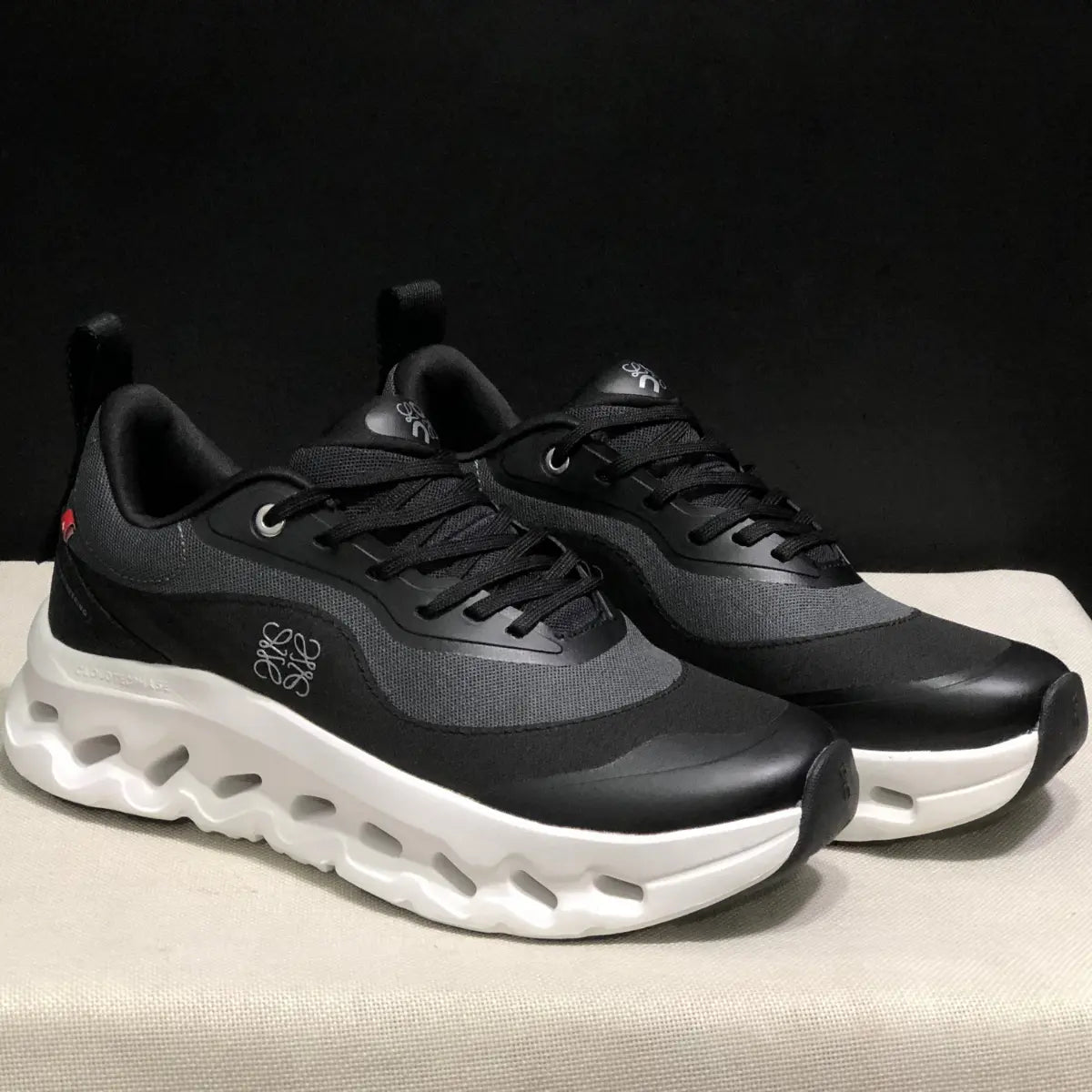 On Cloud « × Loewe — Cloudtilt Noir et Blanc »