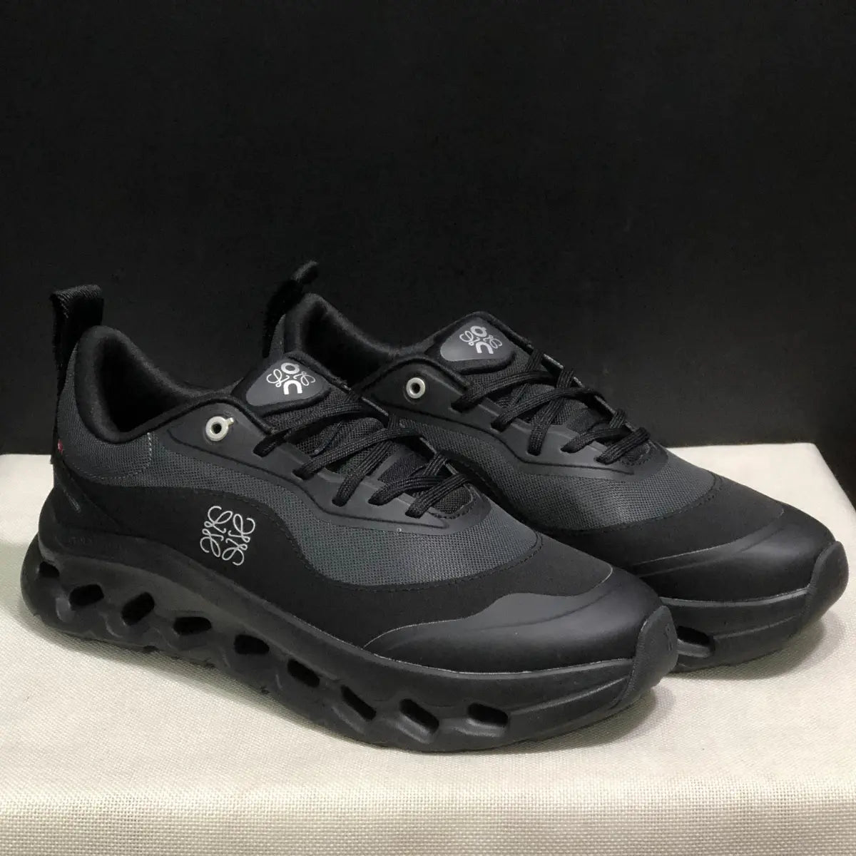 On Cloud « × Loewe — Cloudtilt Black »