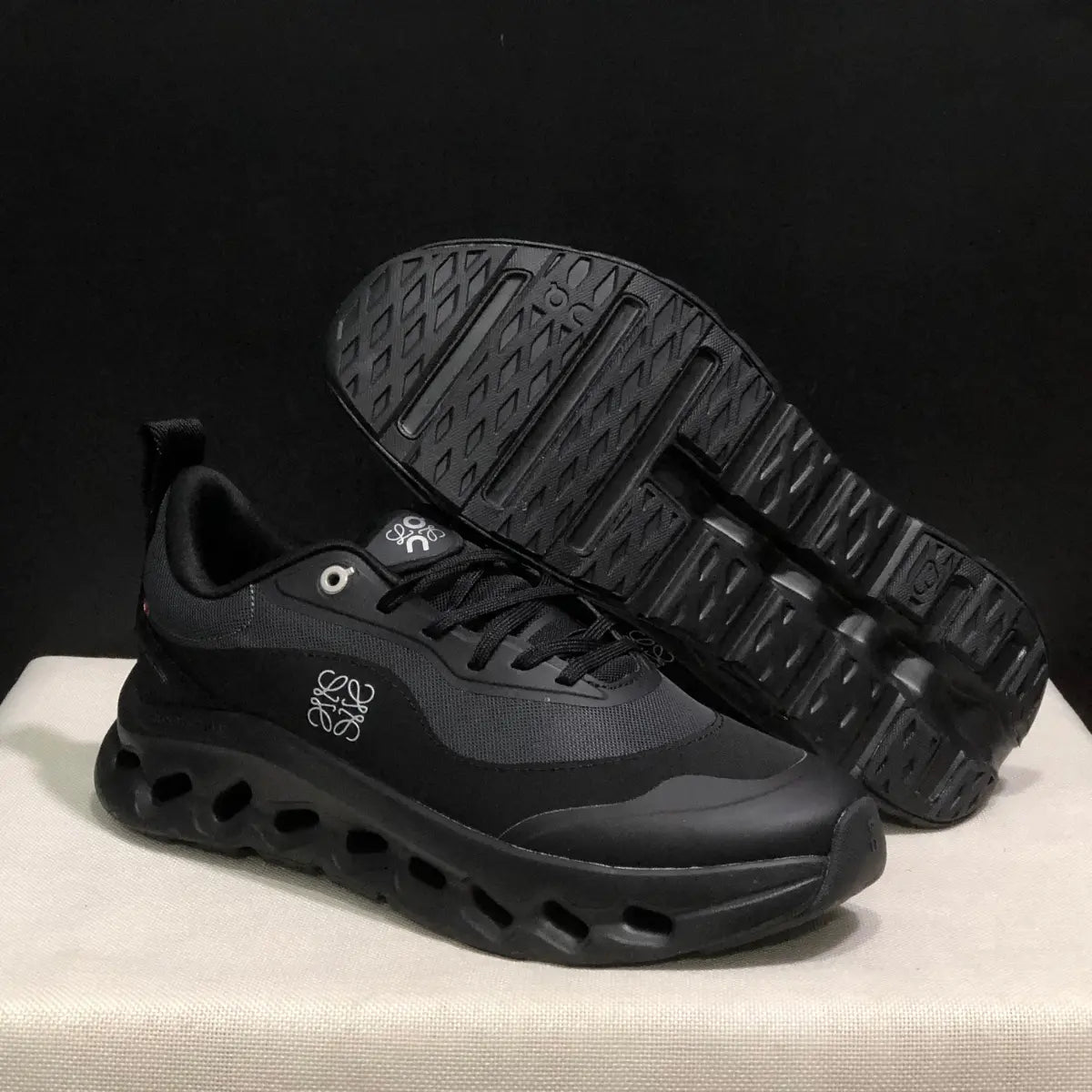 On Cloud « × Loewe — Cloudtilt Black »