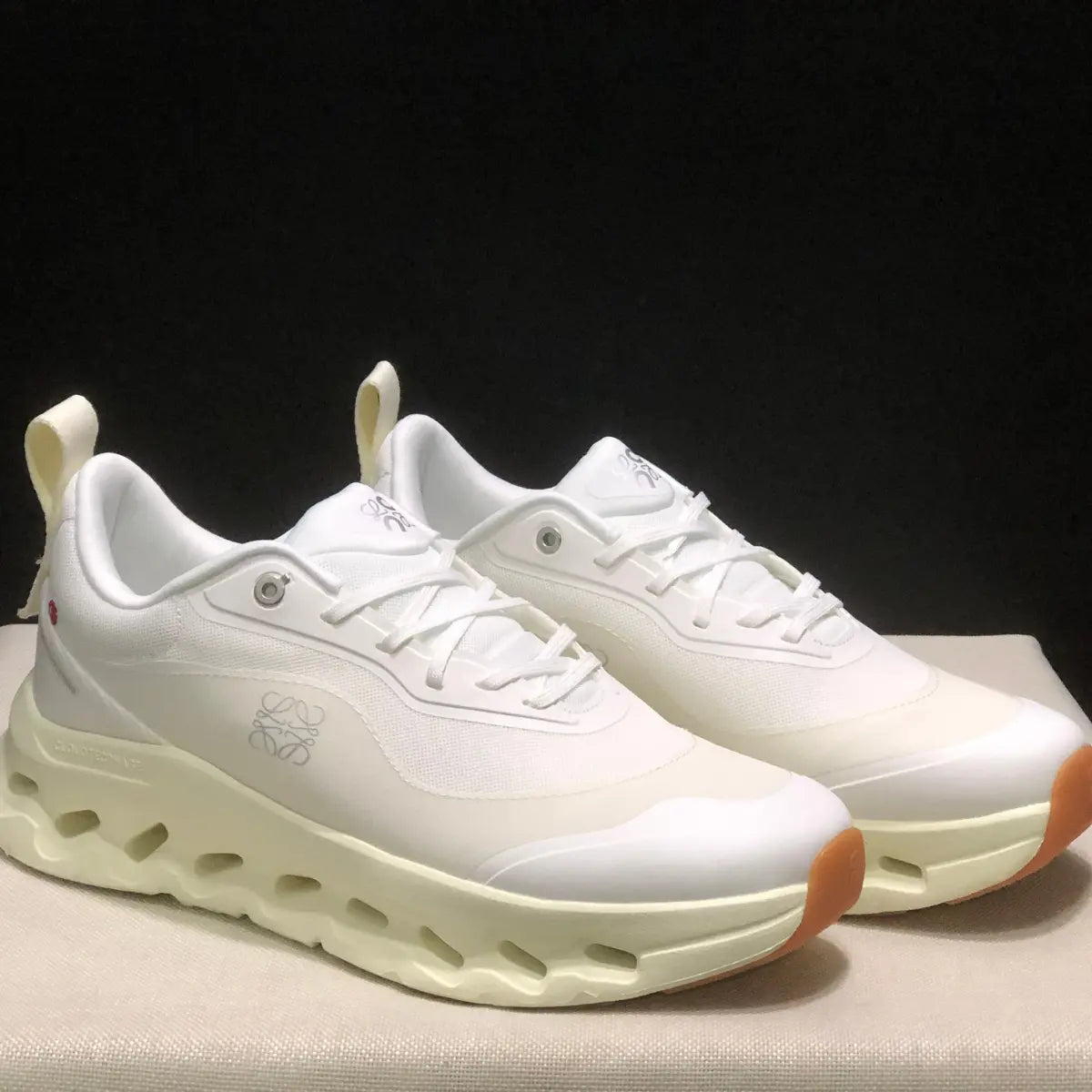 On Cloud « × Loewe — Cloudtilt White Crème »