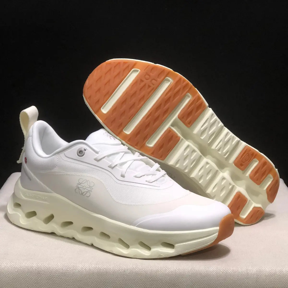 On Cloud « × Loewe — Cloudtilt White Crème »
