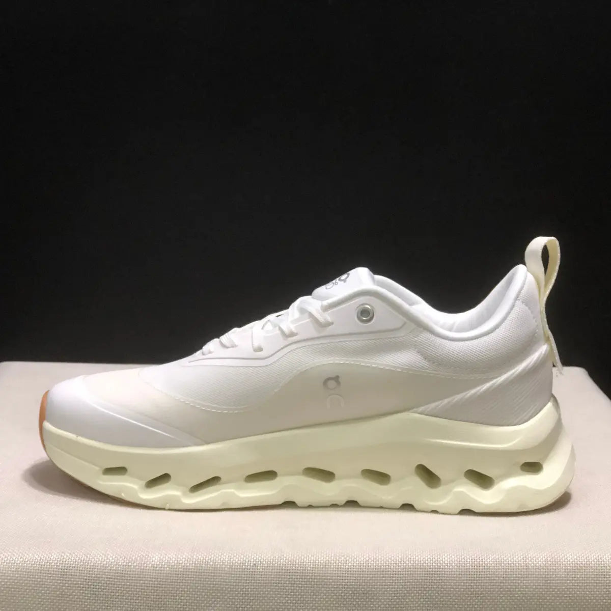 On Cloud « × Loewe — Cloudtilt White Crème »