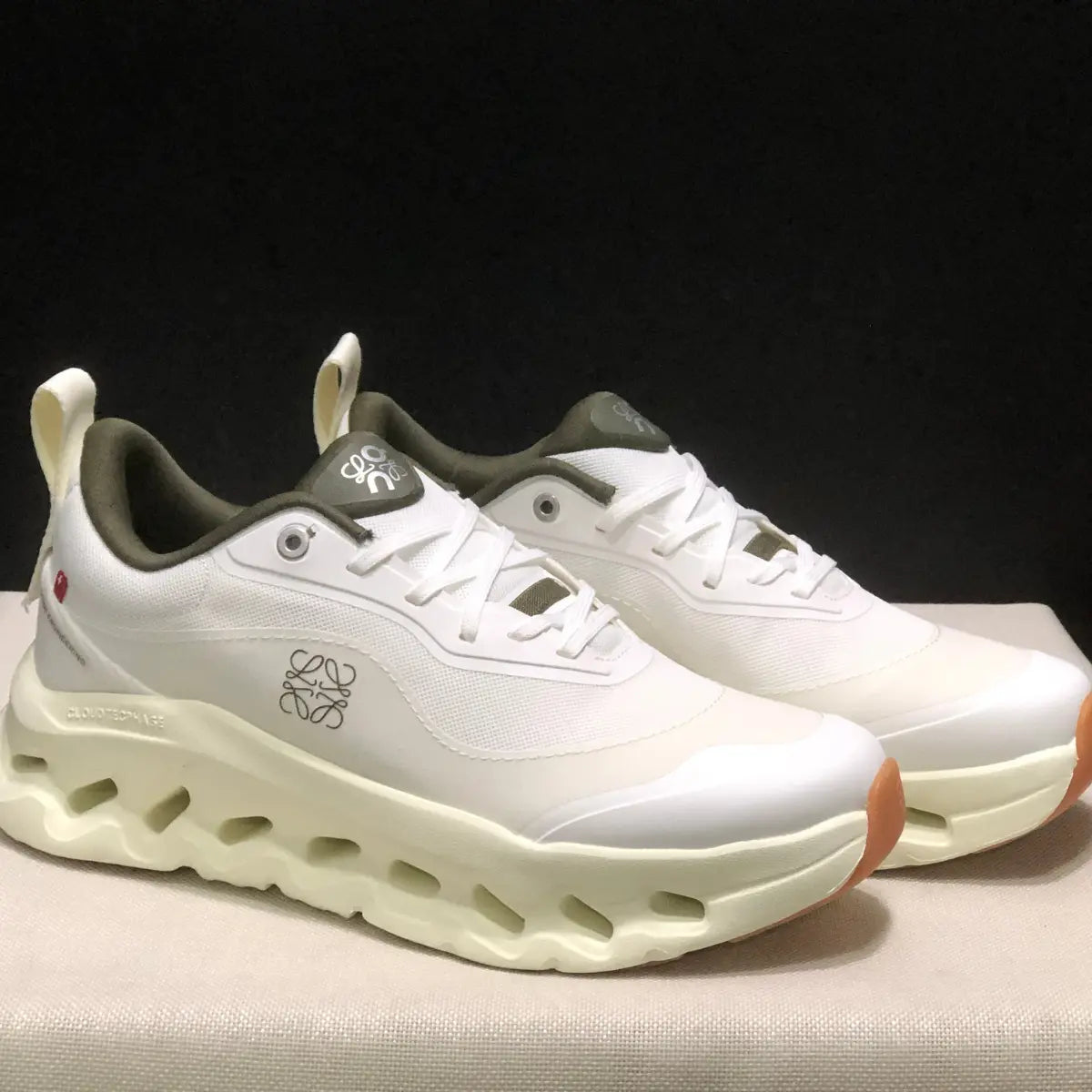 On Cloud « × Loewe — Cloudtilt White Kaki »