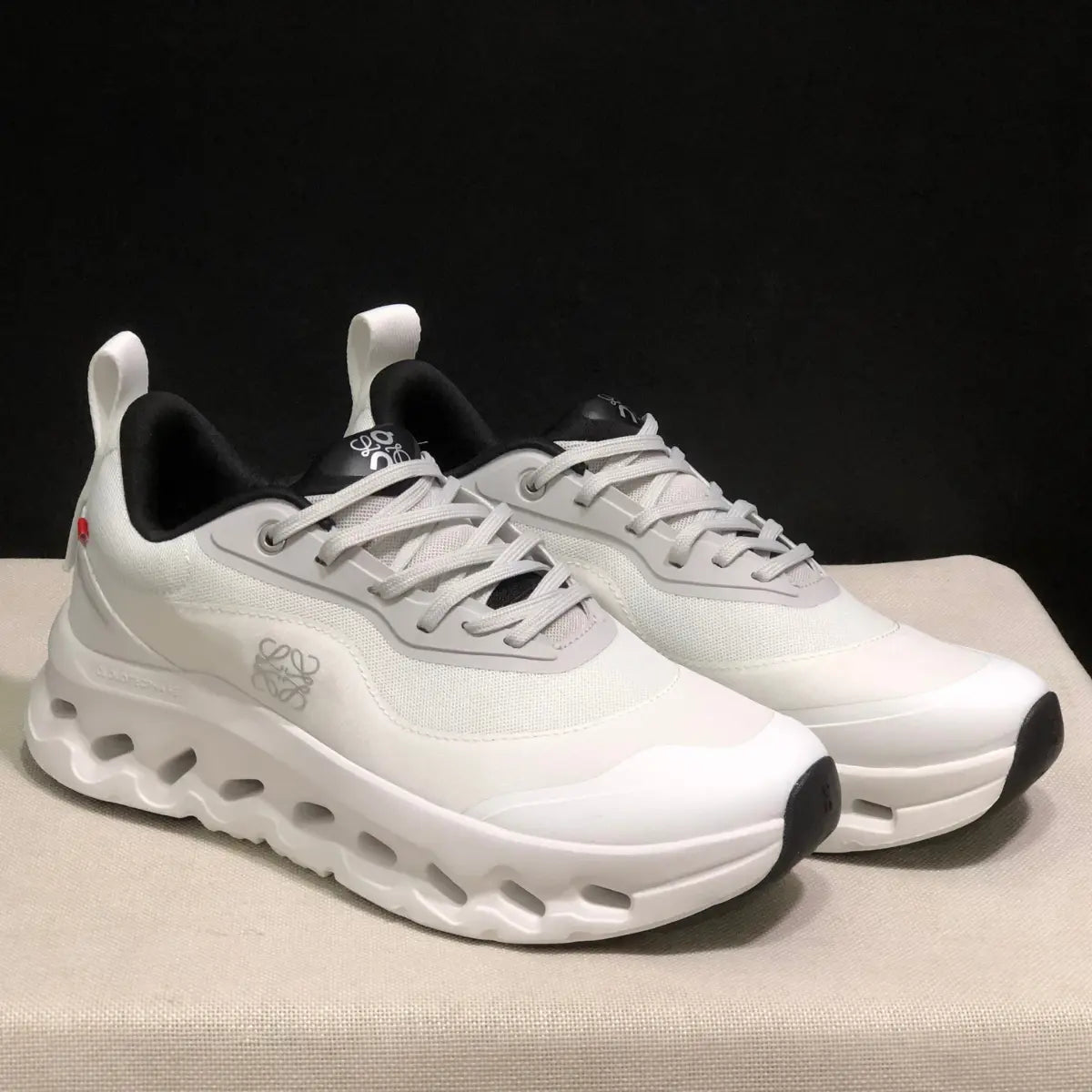 On Cloud « × Loewe — Cloudtilt White and Black »