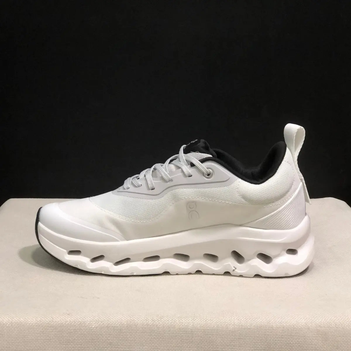 On Cloud « × Loewe — Cloudtilt White and Black »