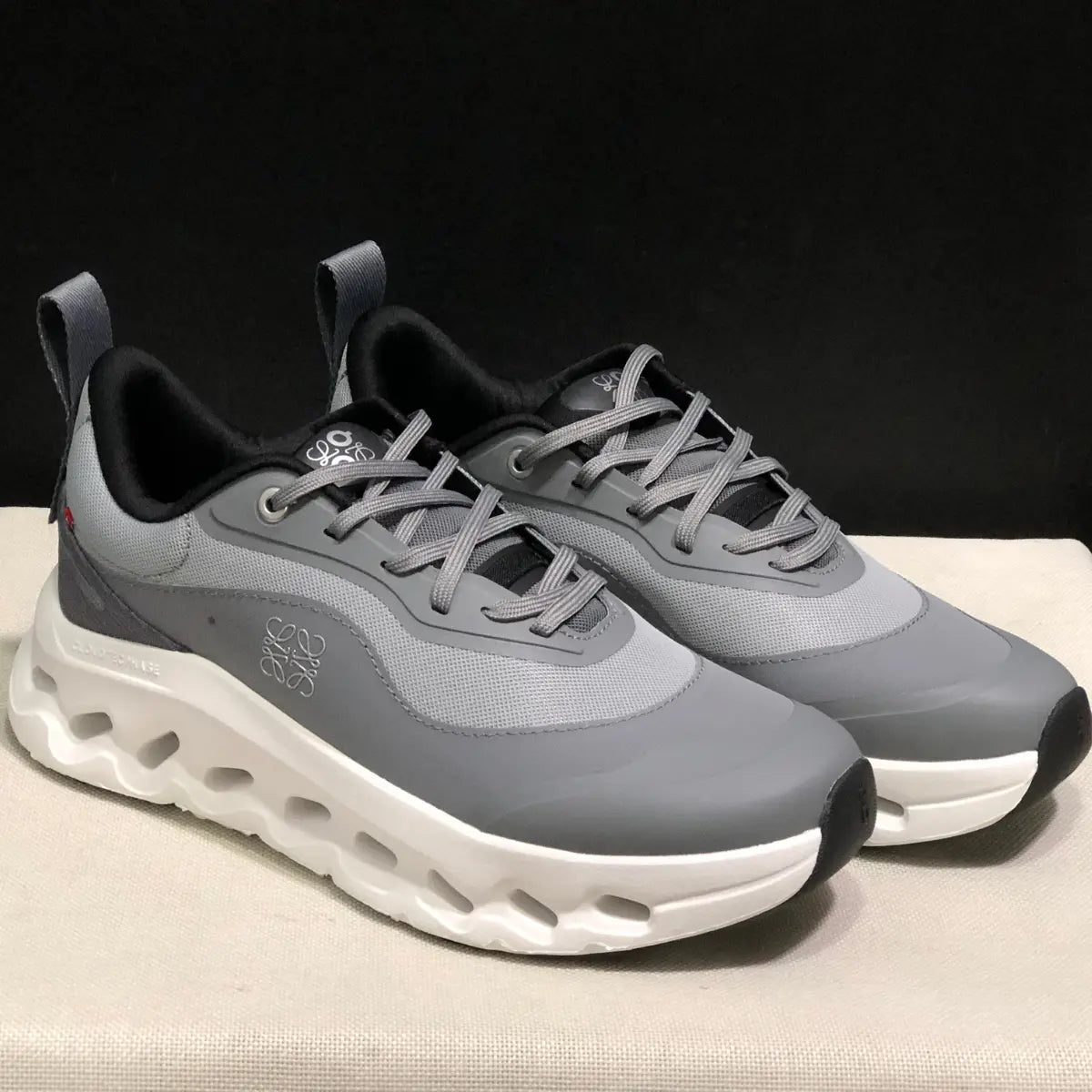 On Cloud « × Loewe — Cloudtilt Gris »