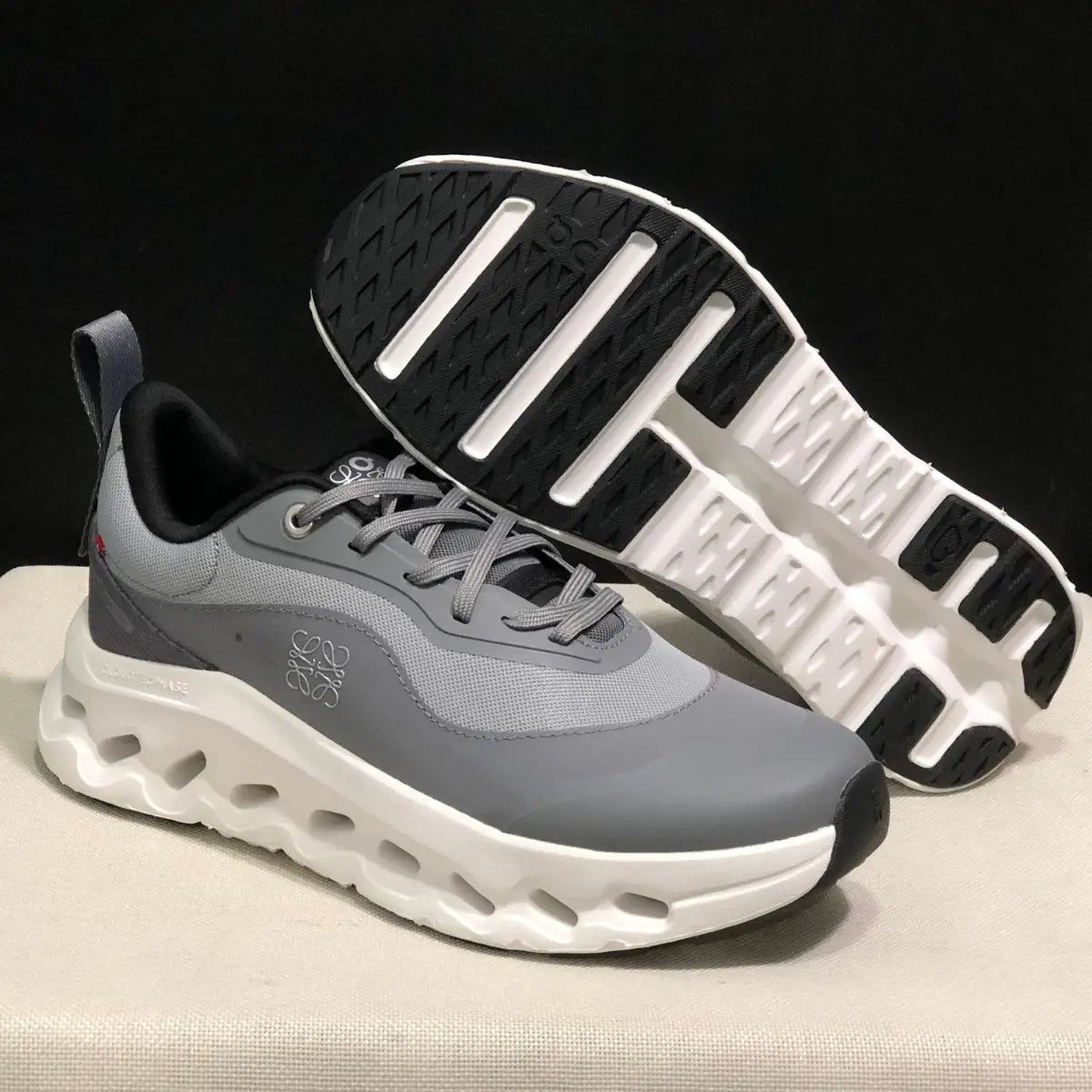 On Cloud « × Loewe — Cloudtilt Gris »