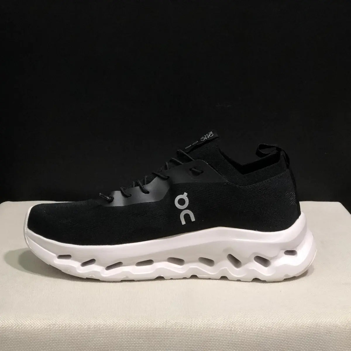 On Cloud « × Loewe — Cloudtilt Noir et Blanc 2.0 »