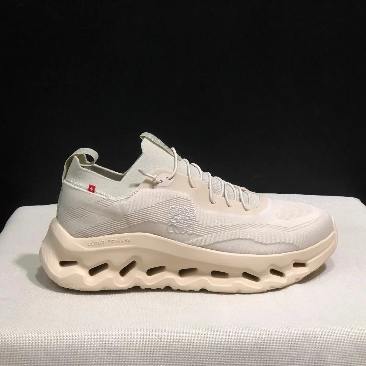 On Cloud « × Loewe — Cloudtilt Crème 2.0 »