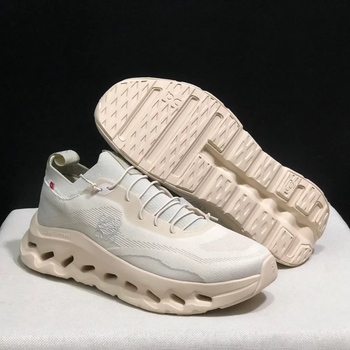 On Cloud « × Loewe — Cloudtilt Crème 2.0 »