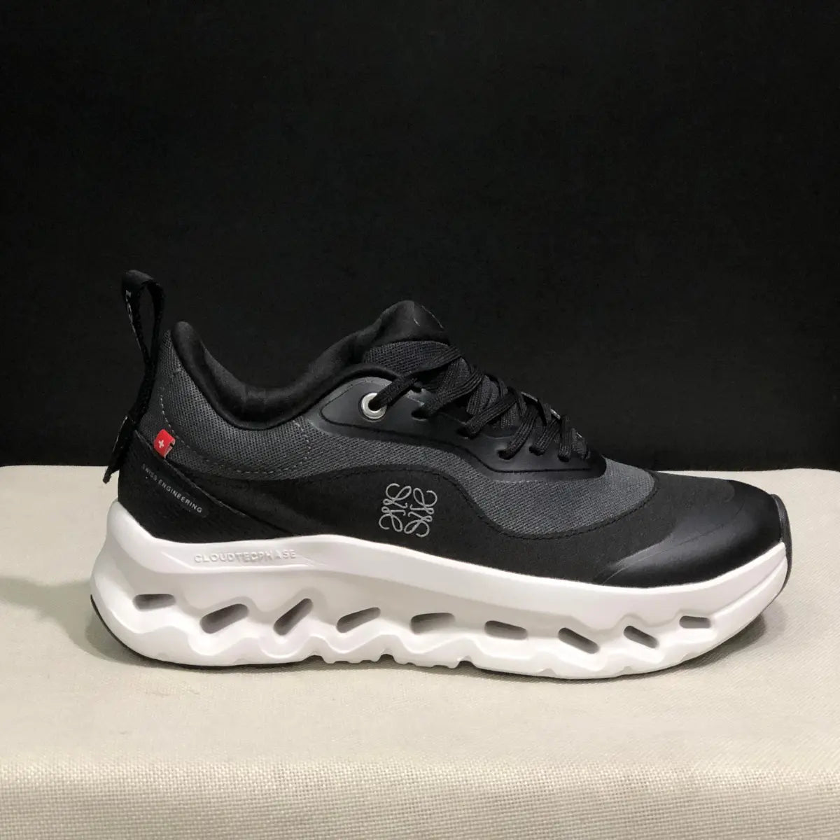 On Cloud « × Loewe — Cloudtilt Noir et Blanc »