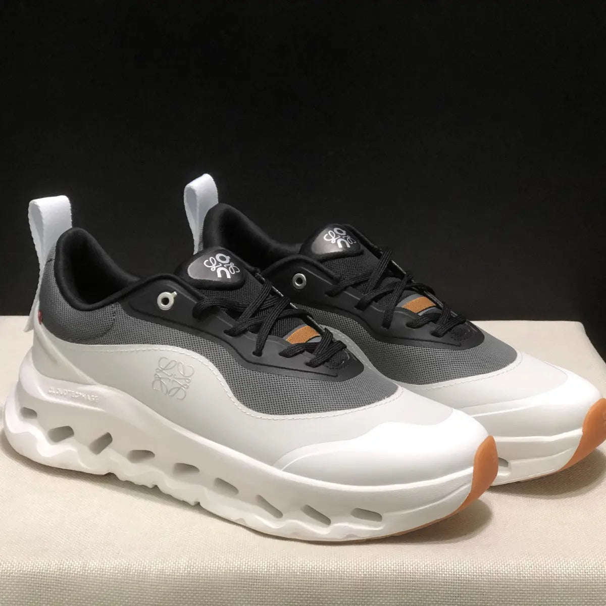 On Cloud « × Loewe — Cloudtilt Gris Blanc »