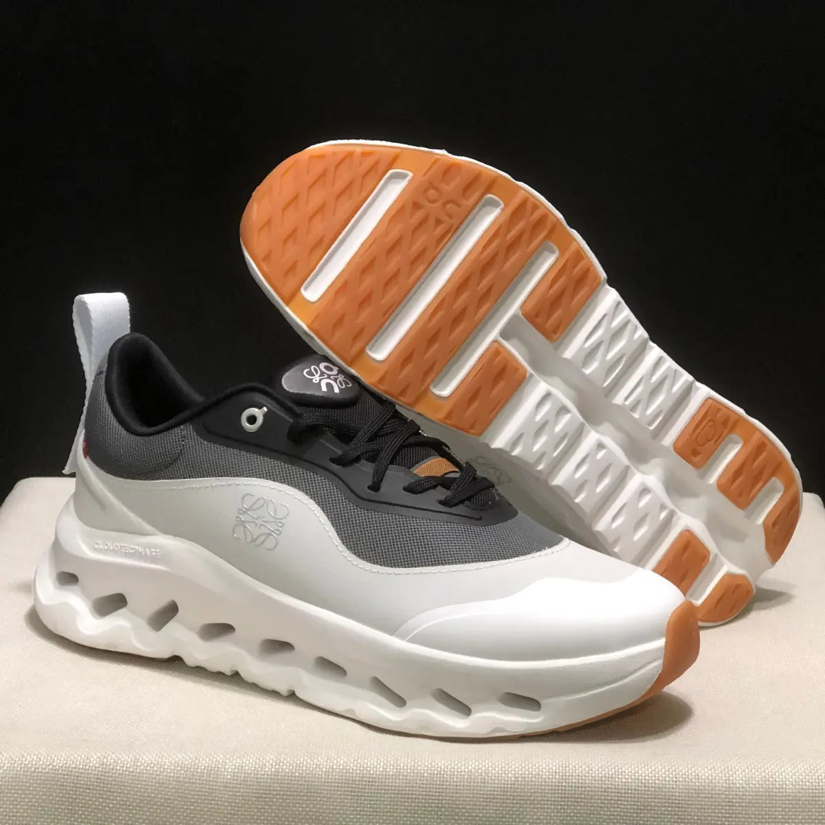 On Cloud « × Loewe — Cloudtilt Gris Blanc »