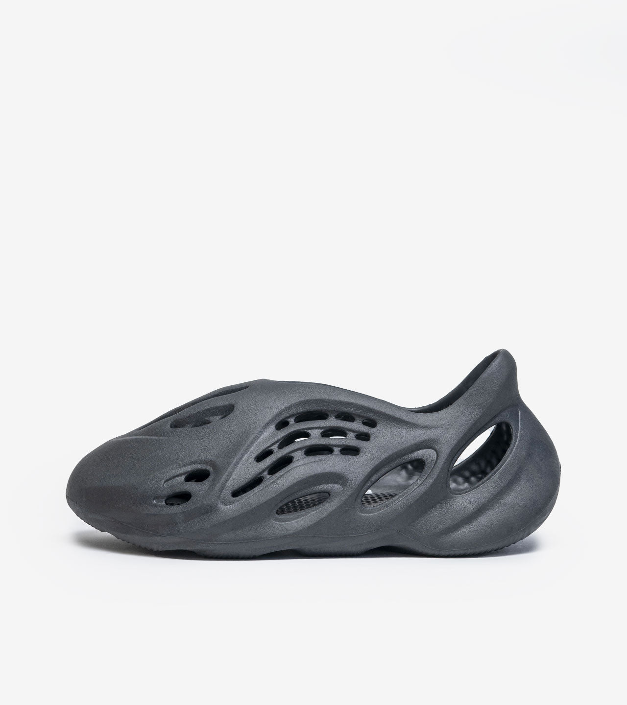 adidas Yeezy « Foam RNR Carbon »