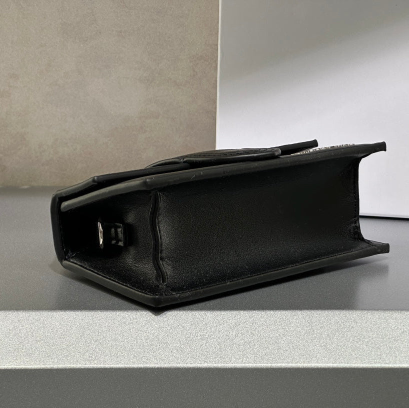 Jacquemus - « Le grand Bambino Black »