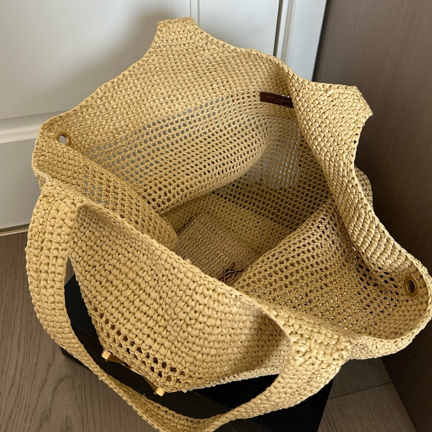 YSL - « CARE IN RAFFIA »