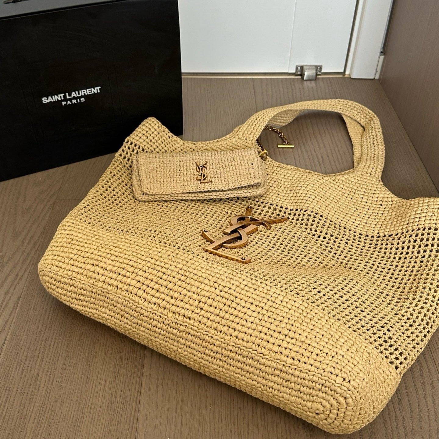 YSL - « CARE IN RAFFIA »