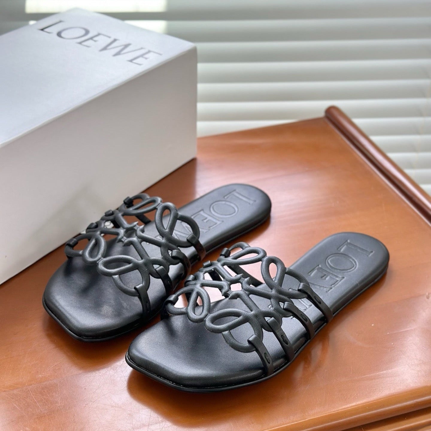 LOEWE - « Petal Anagram slide in soft calfskin Noire »