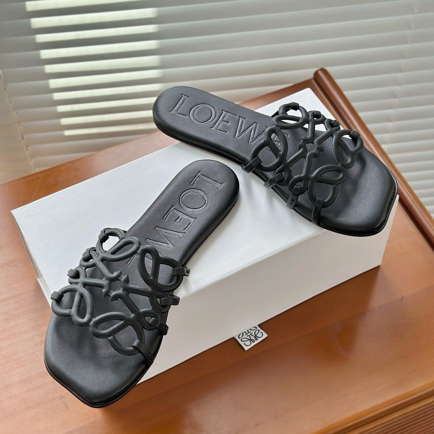 LOEWE - « Petal Anagram slide in soft calfskin Noire »