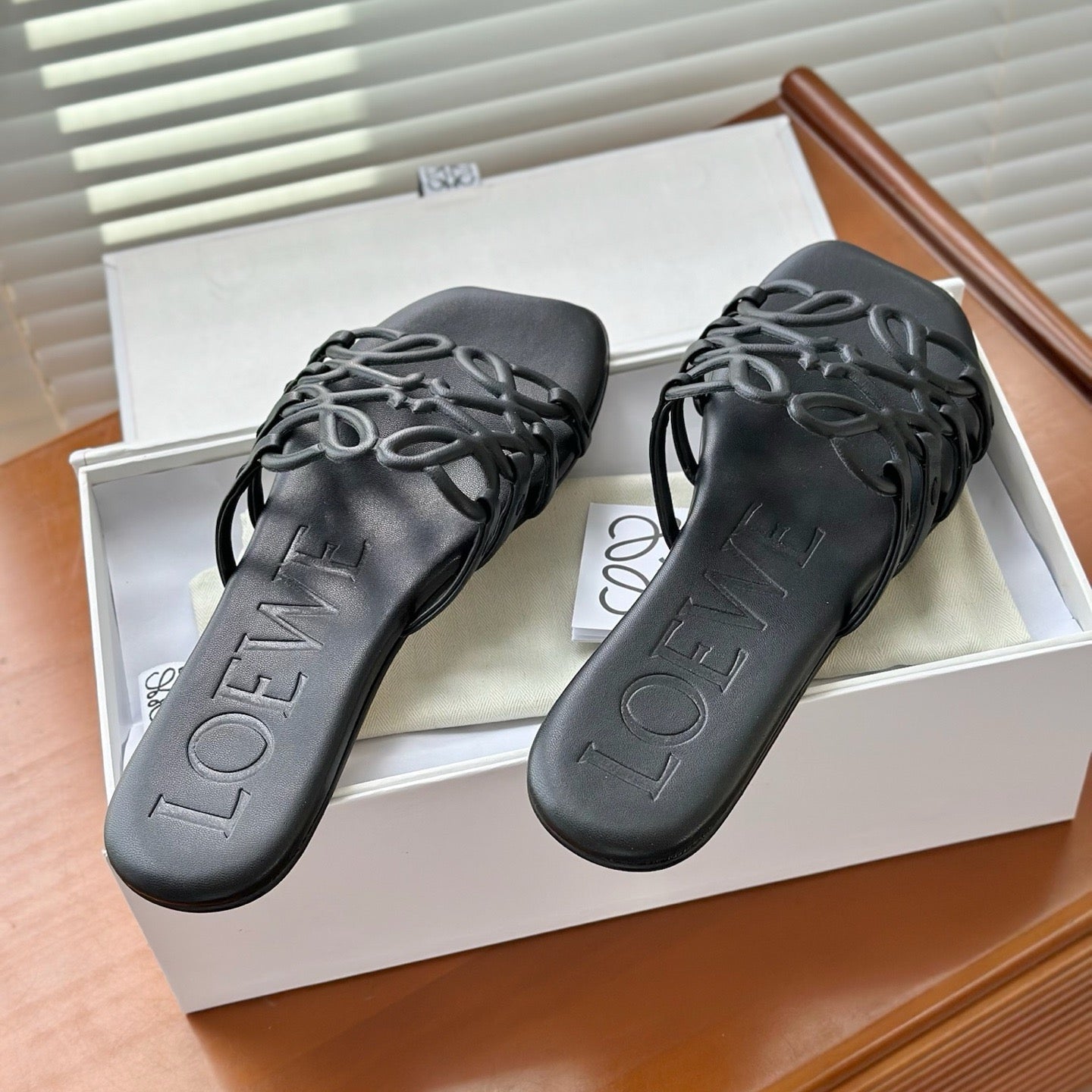 LOEWE - « Petal Anagram slide in soft calfskin Noire »
