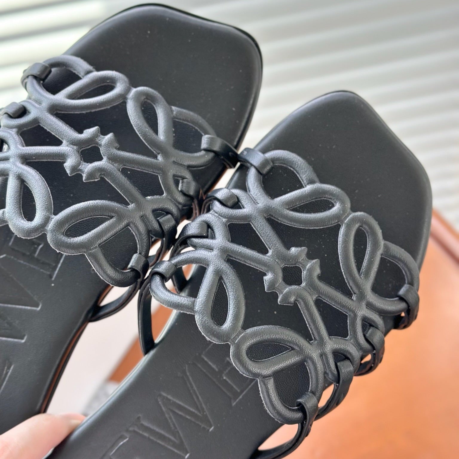 LOEWE - « Petal Anagram slide in soft calfskin Noire »