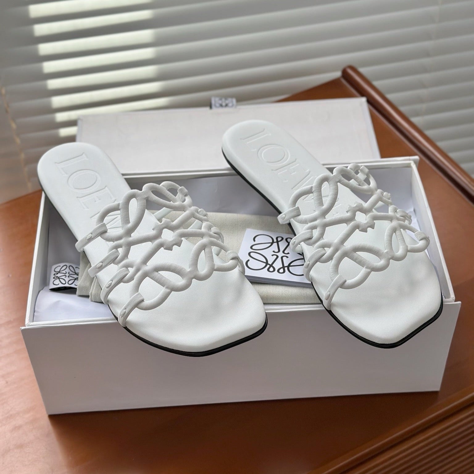 LOEWE - « Petal Anagram slide in soft calfskin Blanc »