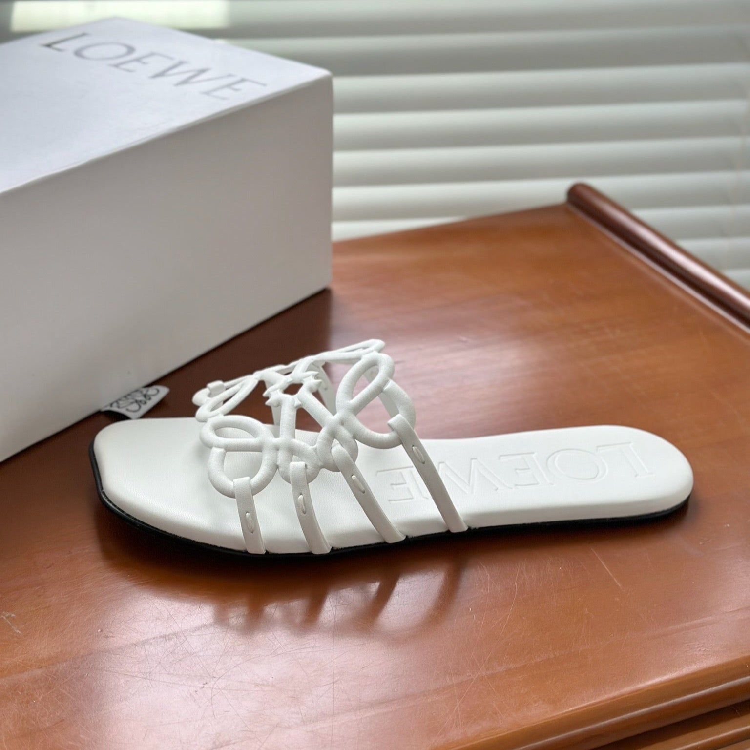 LOEWE - « Petal Anagram slide in soft calfskin Blanc »