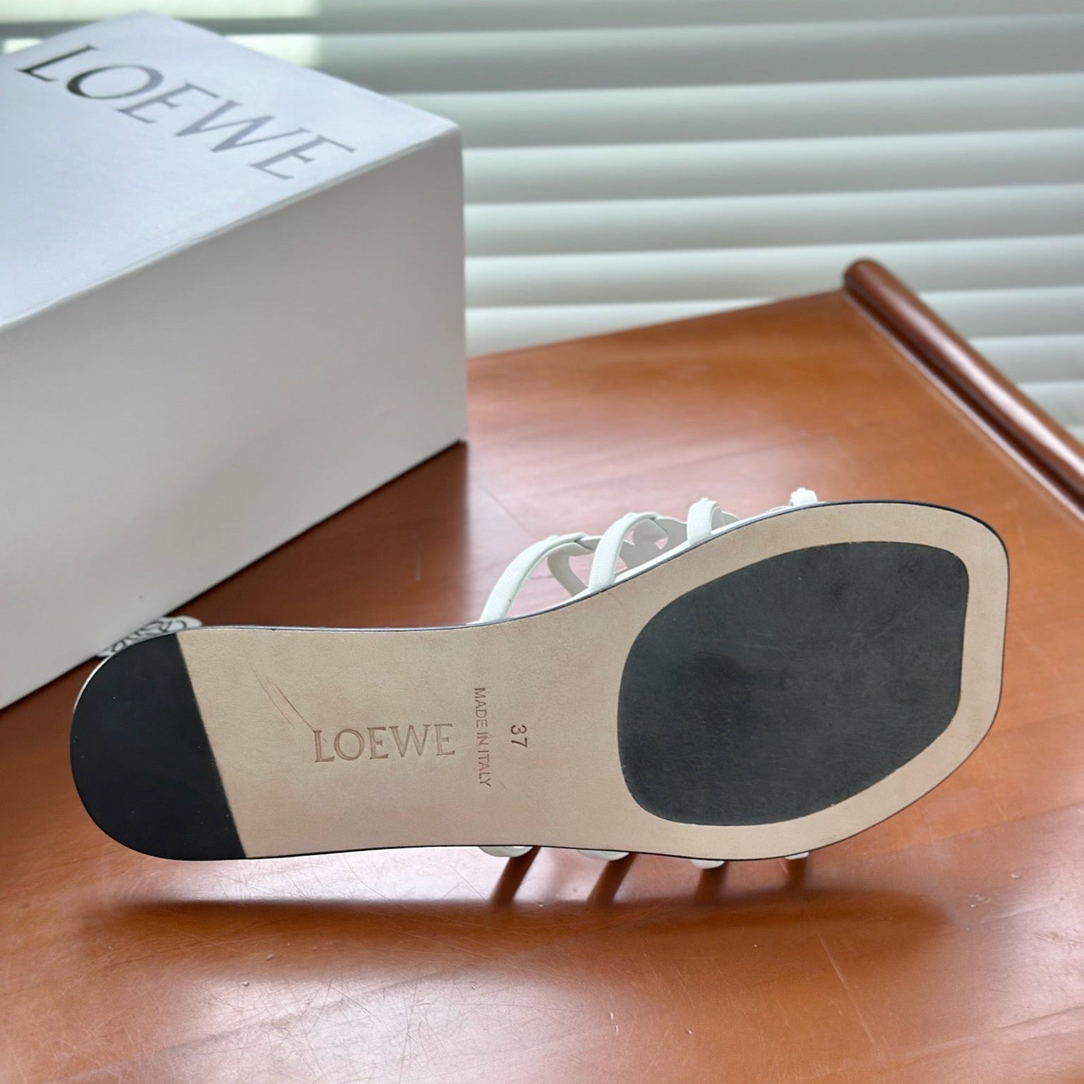 LOEWE - « Petal Anagram slide in soft calfskin Blanc »