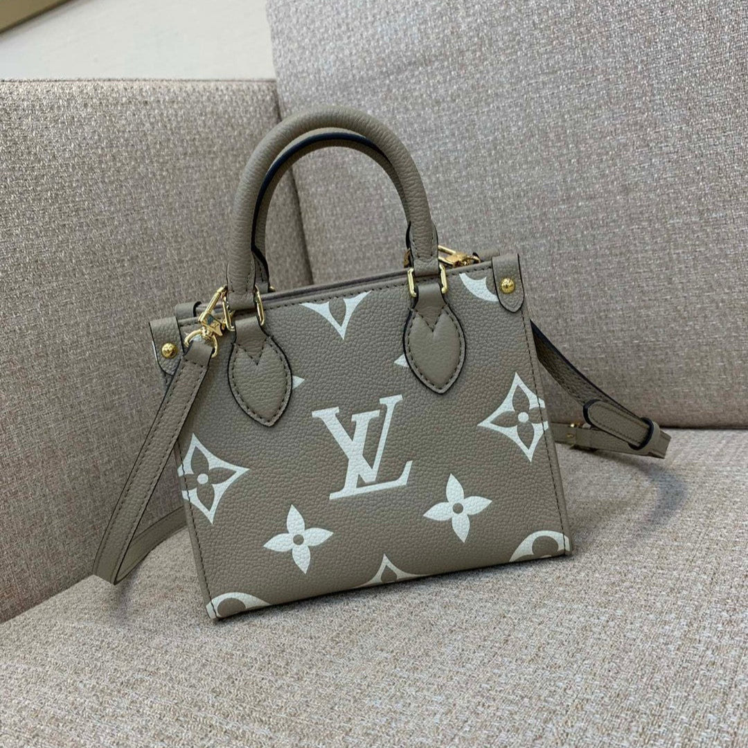 Louis Vuitton - « Cabas OnTheGo BB Petit »