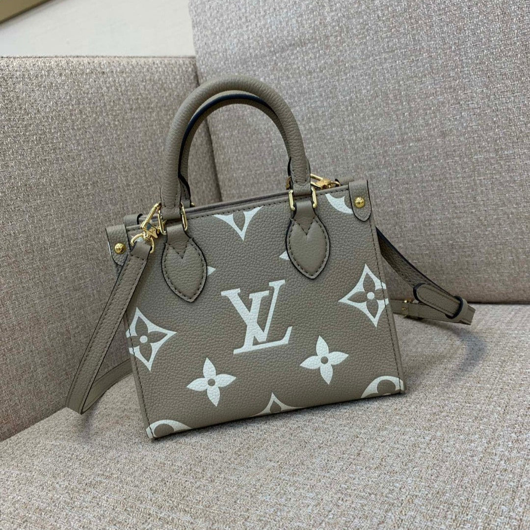 Louis Vuitton - « Cabas OnTheGo BB Petit »