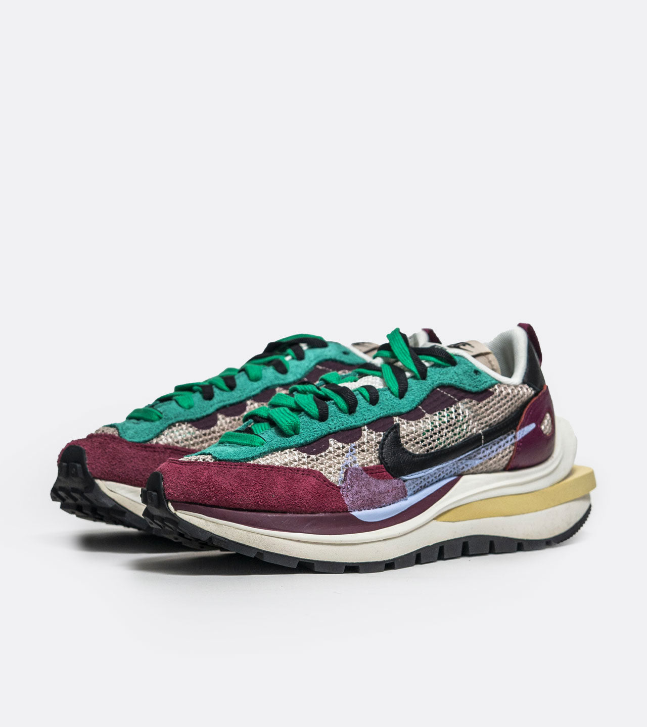 Nike Vaporwaffle « sacai Villain Red Neptune Green »
