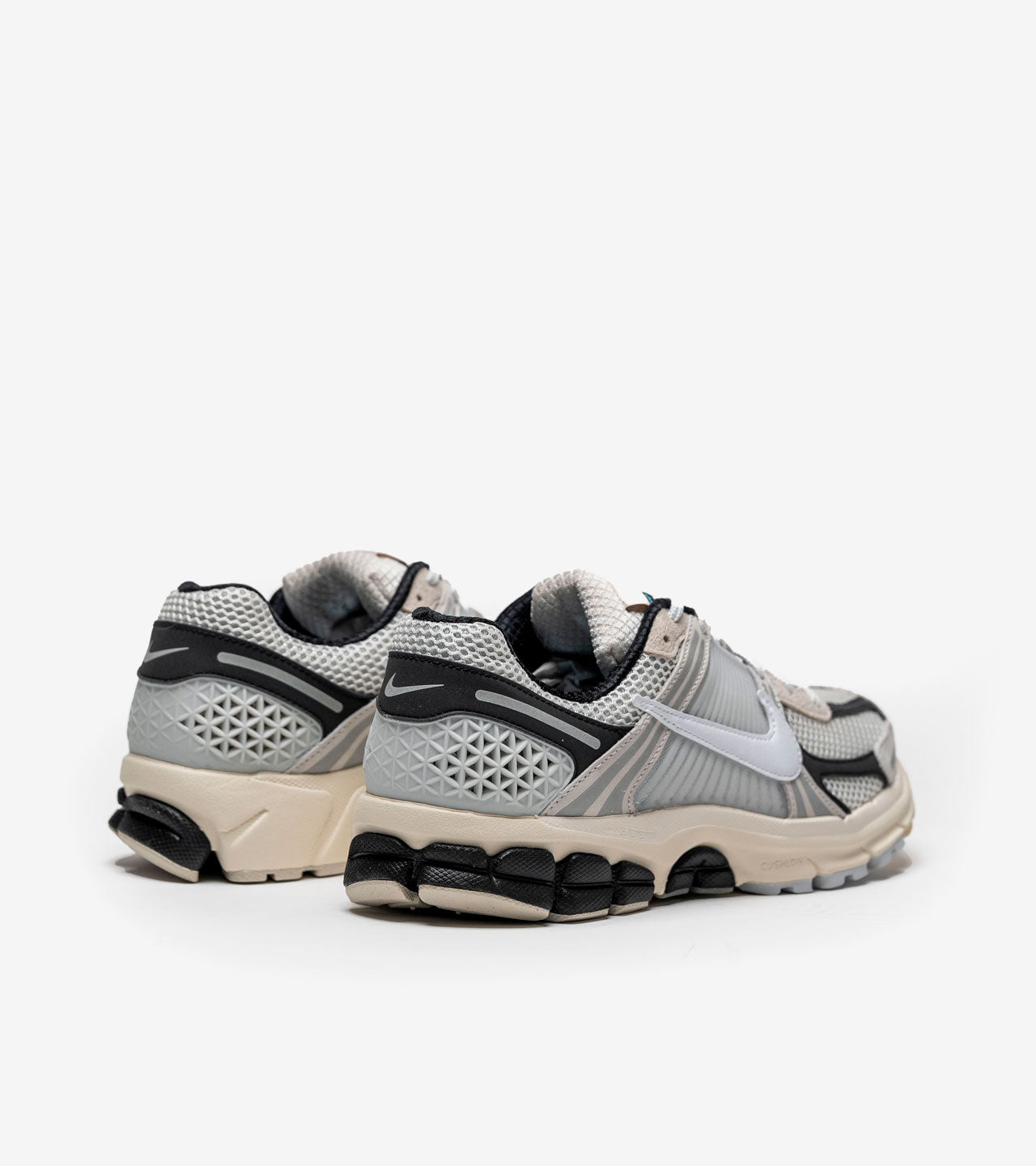 Nike Zoom « Vomero 5 Supersonic Light Bone Black »