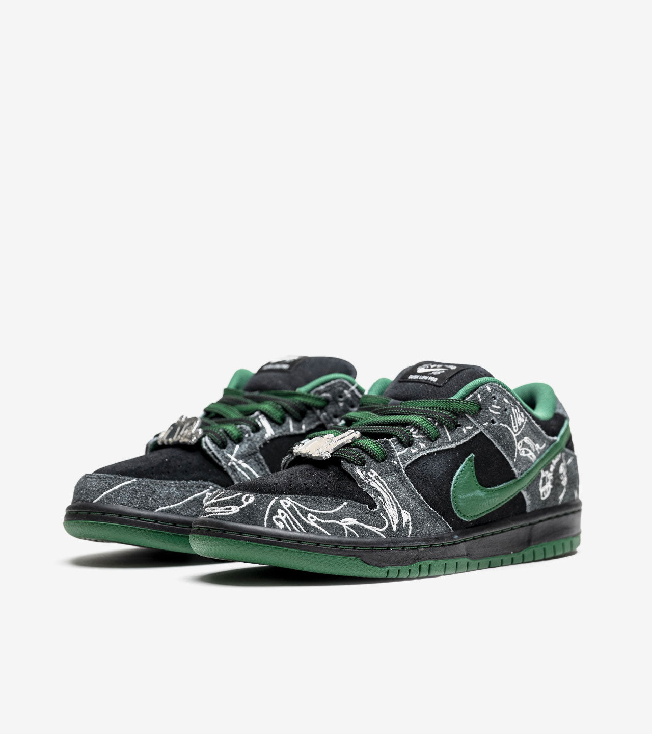Nike SB « Dunk Low There Skateboards »