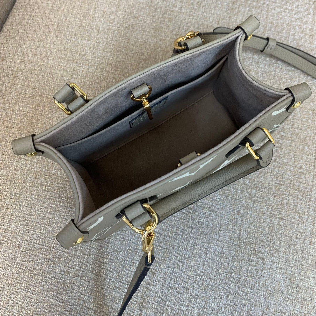 Louis Vuitton - « Cabas OnTheGo BB Petit »