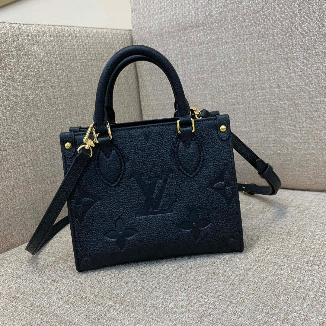 Louis Vuitton - « Cabas OnTheGo BB Petit »