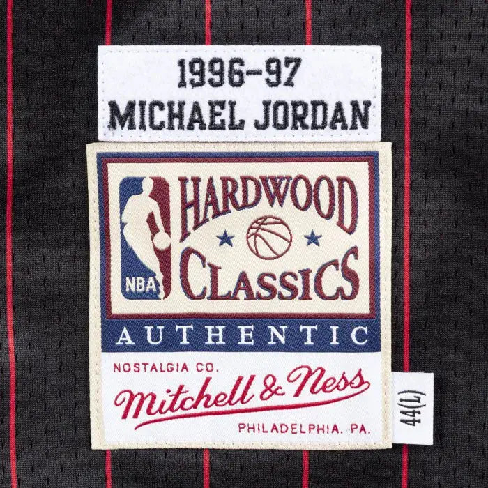 Maillot NBA Michael Jordan Chicago Bulls Noir 1996-97 Mitchell & Ness - Édition Alternate - YamaKits