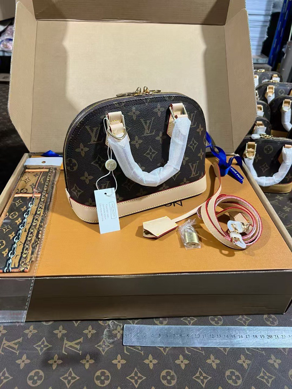 Louis Vuitton - Sac Alma BB NO