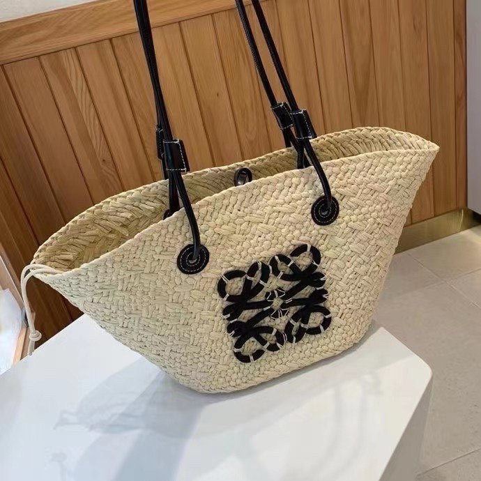 Loewe - « Anagram en palmier Iraca et cuir de veau »