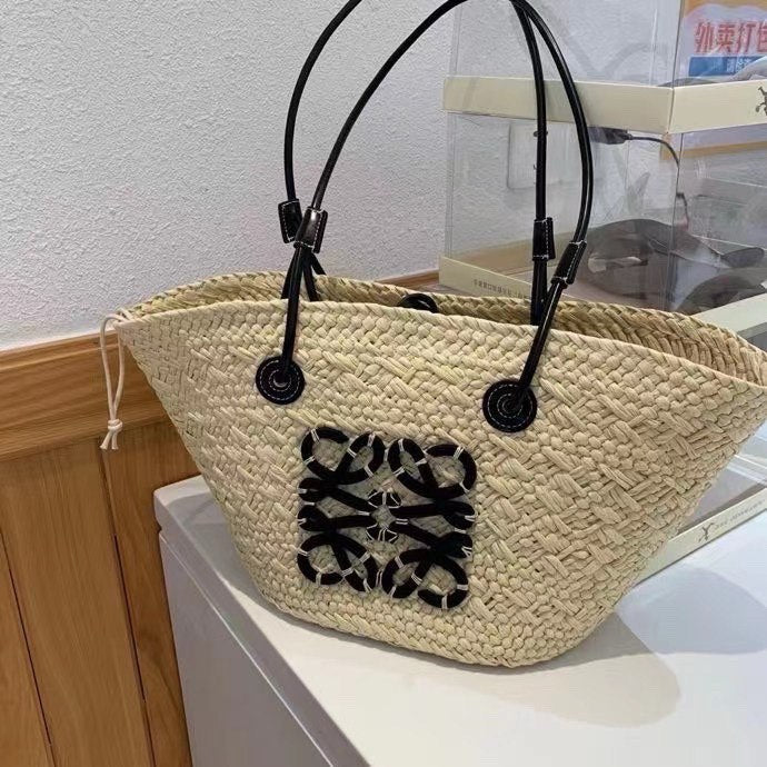 Loewe - « Anagram en palmier Iraca et cuir de veau »