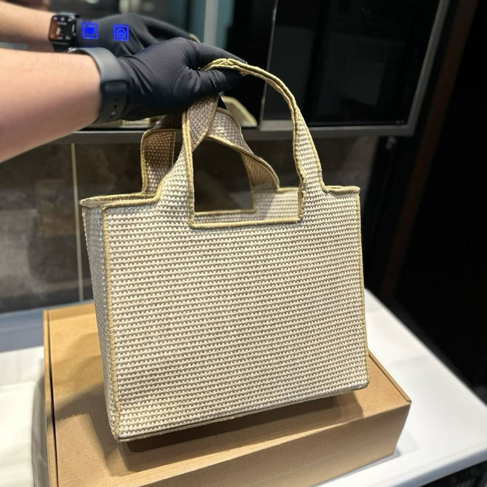 LOEWE - « Font Tote Petit en raphia »
