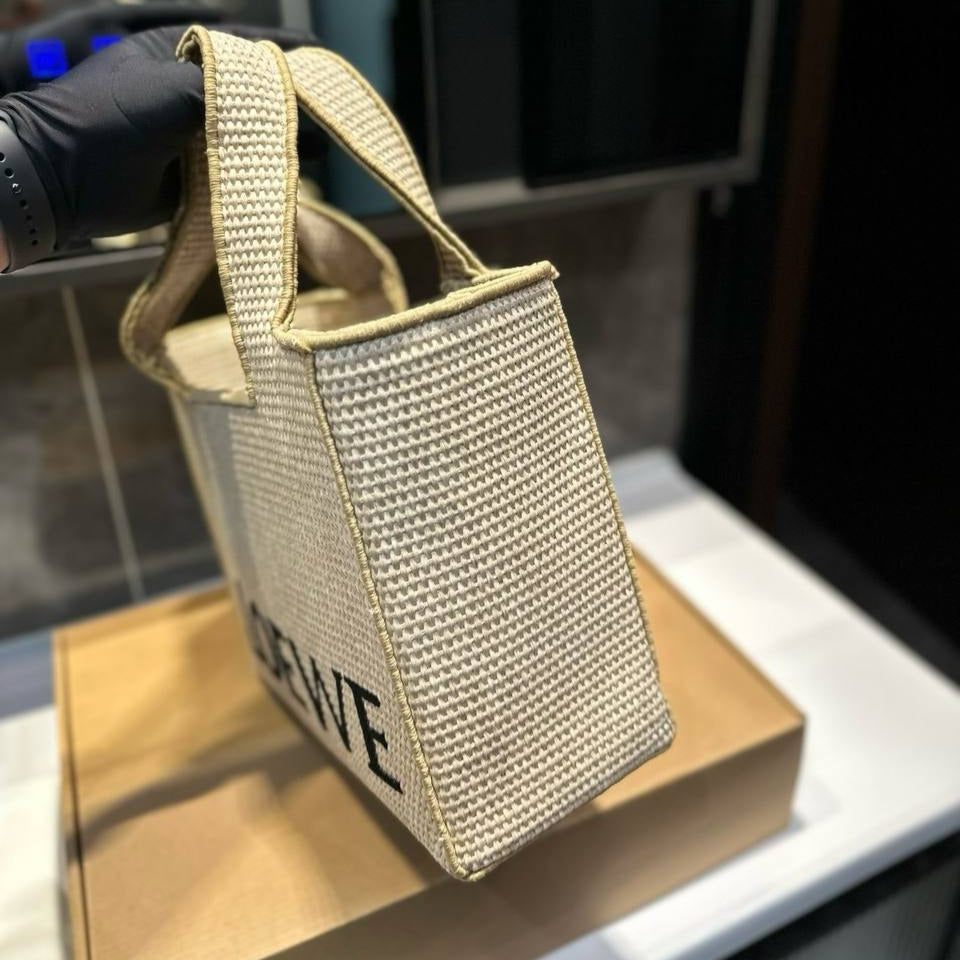 LOEWE - « Font Tote Petit en raphia »