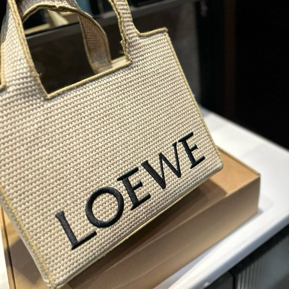 LOEWE - « Font Tote Petit en raphia »