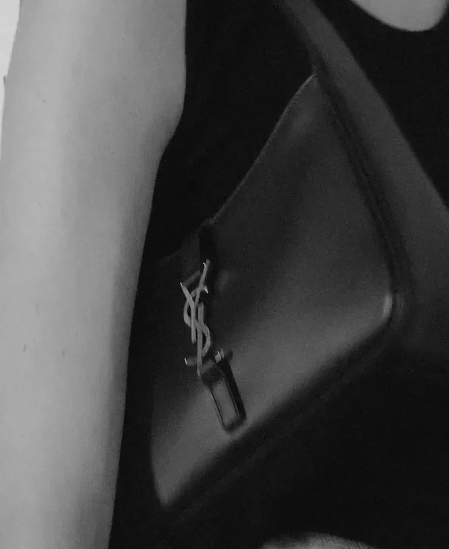 YSL - « le 5 à 7 en cuir verni Red »